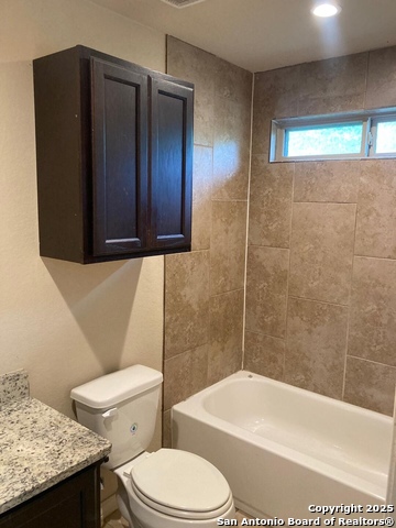 Image 9 of 14 For 7030 Lakeview  102