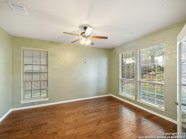 Image 16 of 38 For 21039 La Pena