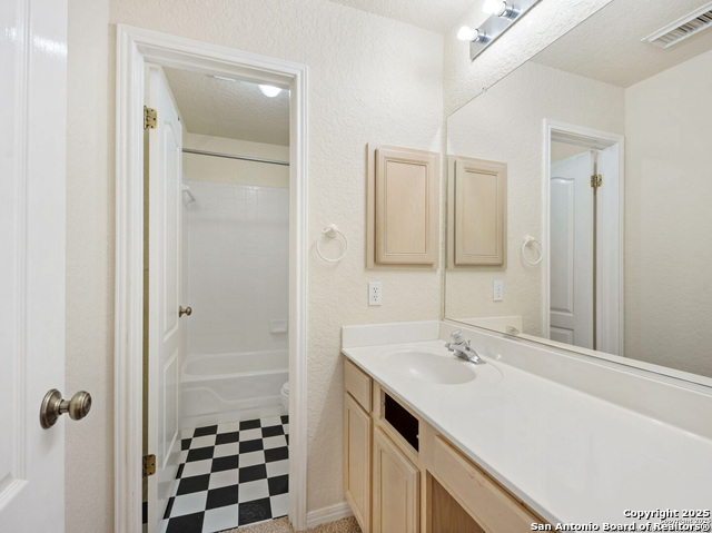 Image 28 of 38 For 21039 La Pena