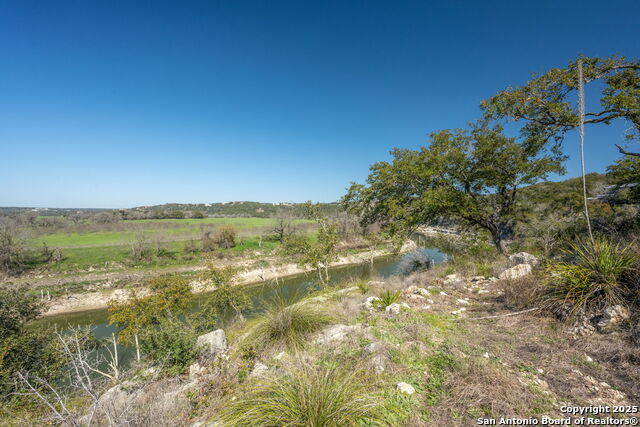 Image 19 of 48 For 365 River Cliff