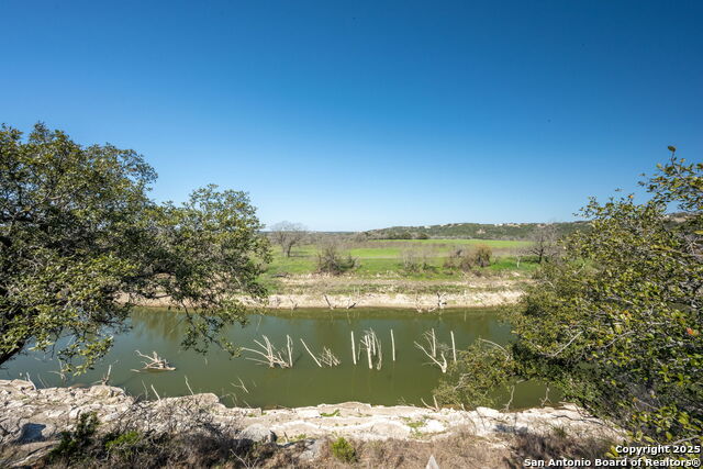 Image 23 of 48 For 365 River Cliff