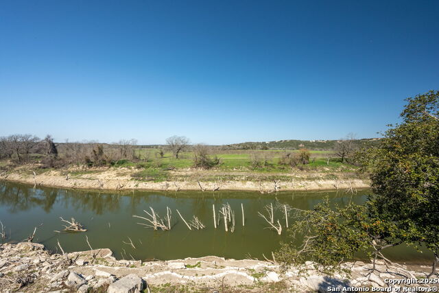 Image 24 of 48 For 365 River Cliff