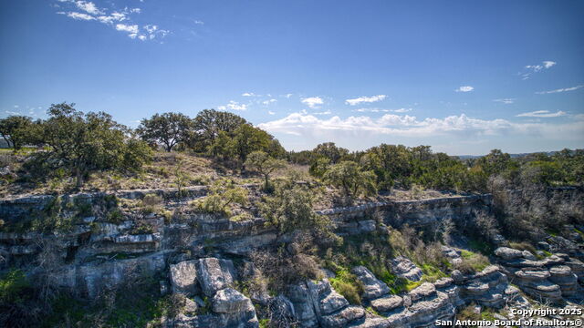 Image 41 of 48 For 365 River Cliff