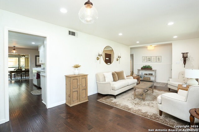 Image 10 of 46 For 206 Yosemite Dr