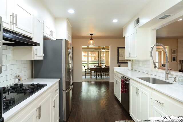 Image 11 of 46 For 206 Yosemite Dr