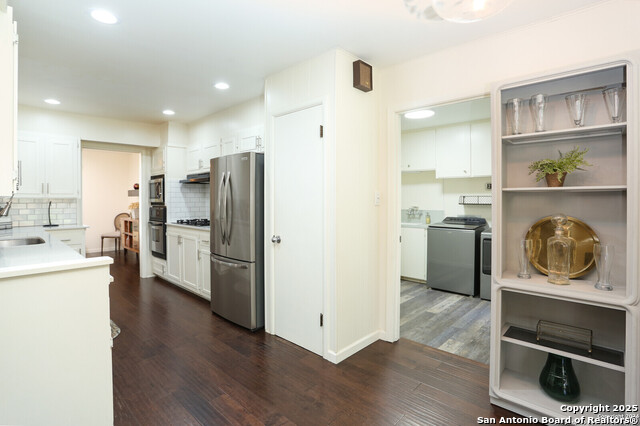 Image 12 of 46 For 206 Yosemite Dr
