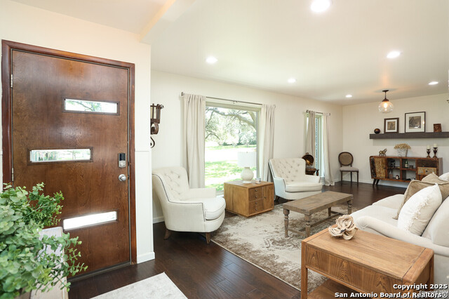 Image 4 of 46 For 206 Yosemite Dr