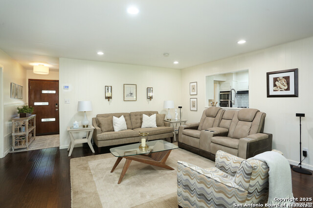 Image 9 of 46 For 206 Yosemite Dr