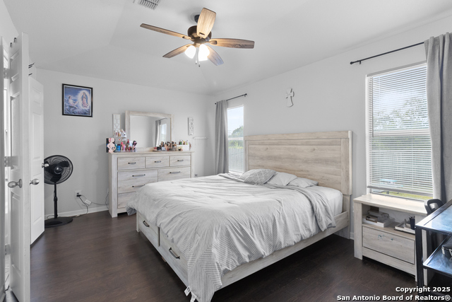 Listing photo id 16 for 4719 Badland Beacon
