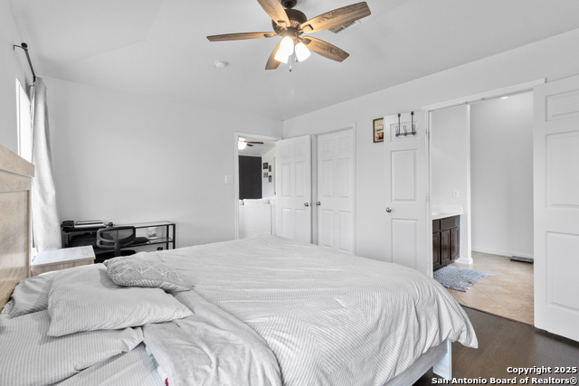 Listing photo id 18 for 4719 Badland Beacon