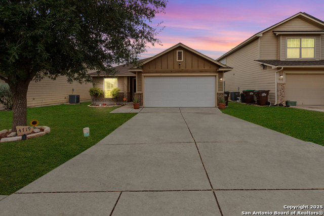 Listing photo id 1 for 4719 Badland Beacon