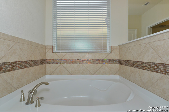 Listing photo id 16 for 3408 Woodlawn Farms