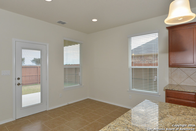 Listing photo id 7 for 3408 Woodlawn Farms