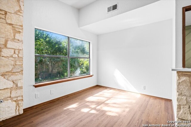 Image 10 of 32 For 15511 Elm Park