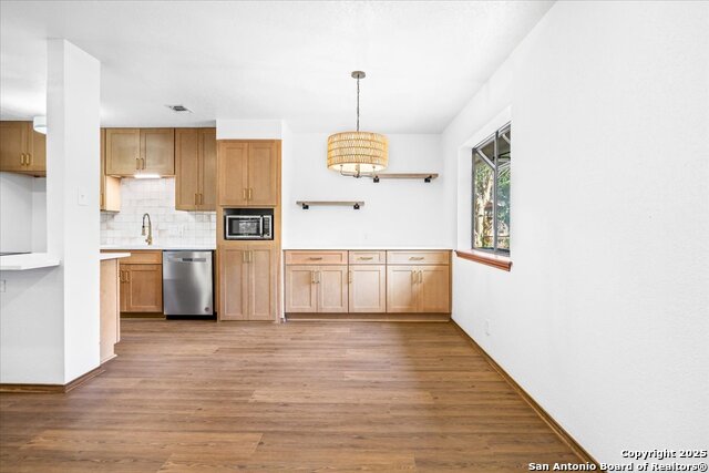 Image 11 of 32 For 15511 Elm Park