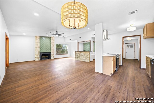 Image 12 of 32 For 15511 Elm Park