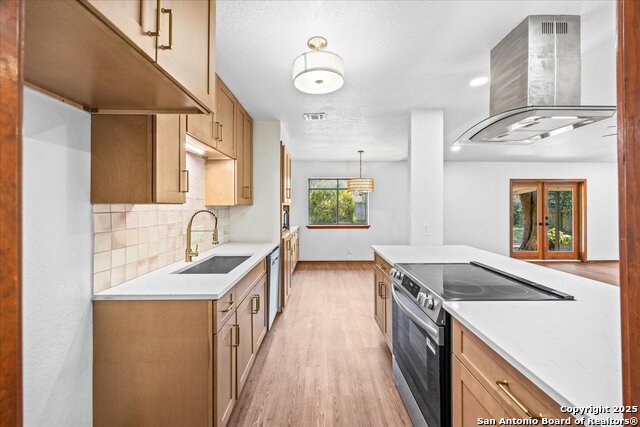 Image 13 of 32 For 15511 Elm Park