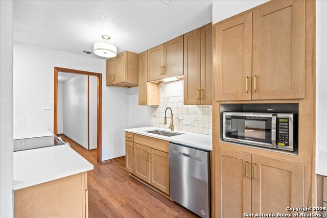 Image 14 of 32 For 15511 Elm Park