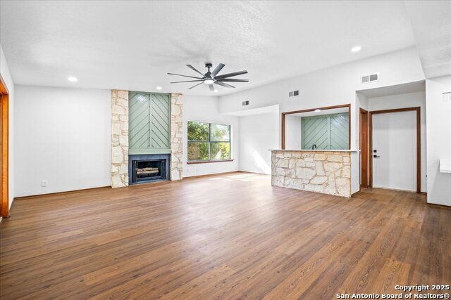 Image 8 of 32 For 15511 Elm Park