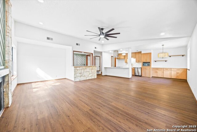 Image 9 of 32 For 15511 Elm Park