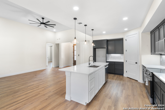 Listing photo id 8 for 860 Rayner Ranch Blvd