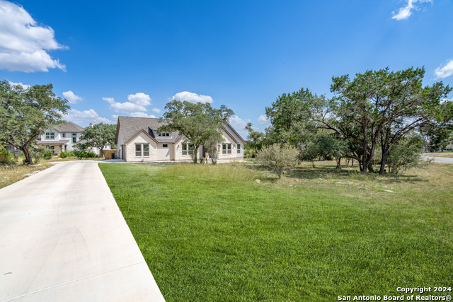 Listing photo id 3 for 860 Rayner Ranch Blvd