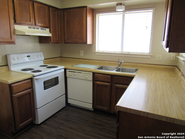 Image 4 of 11 For 701 Meadow Arbor
