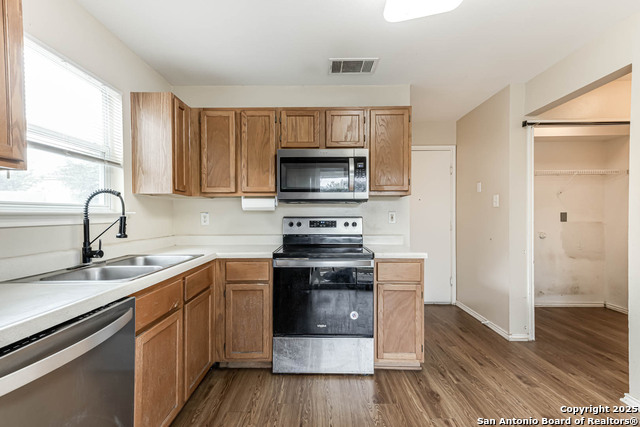 Image 11 of 27 For 10310 Springwood