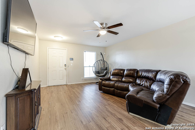 Image 3 of 27 For 10310 Springwood