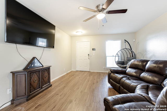 Image 4 of 27 For 10310 Springwood