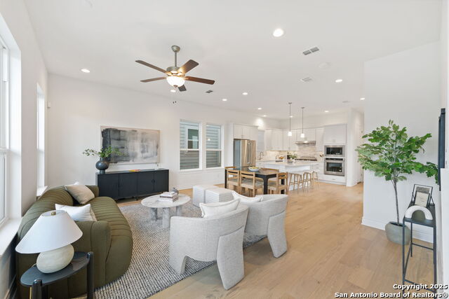 Image 3 of 11 For 795 N Academy Ave