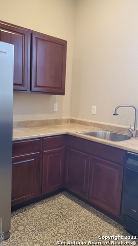 Image 13 of 19 For 533 Carson St E 3