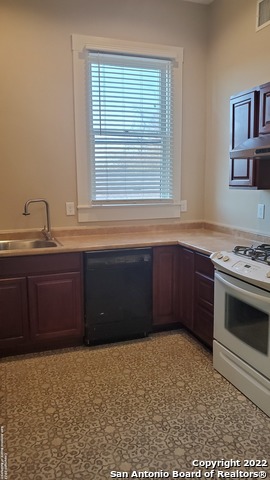 Image 14 of 19 For 533 Carson St E 3