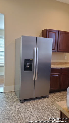 Image 15 of 19 For 533 Carson St E 3