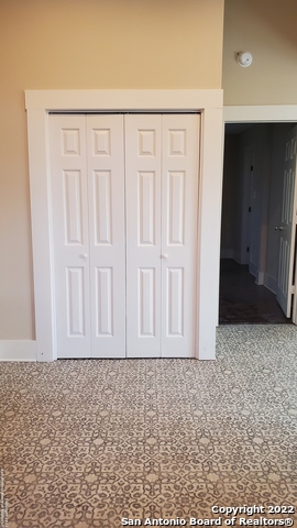 Image 18 of 19 For 533 Carson St E 3