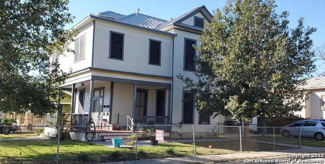 Image 2 of 19 For 533 Carson St E 3