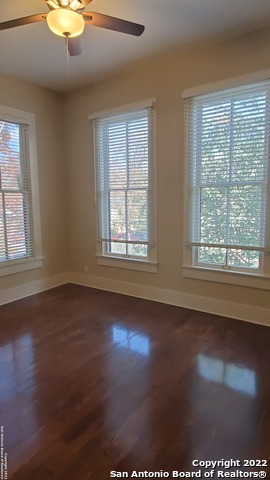 Image 3 of 19 For 533 Carson St E 3