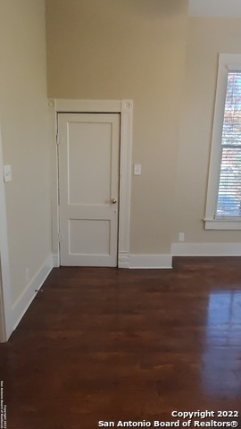 Image 4 of 19 For 533 Carson St E 3