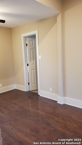 Image 6 of 19 For 533 Carson St E 3