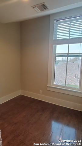 Image 7 of 19 For 533 Carson St E 3