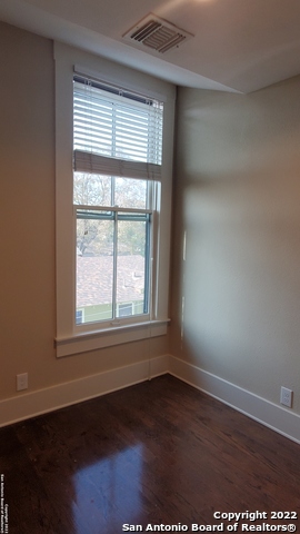 Image 8 of 19 For 533 Carson St E 3