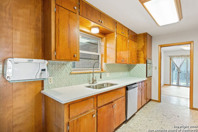 Image 11 of 24 For 711 Oban  