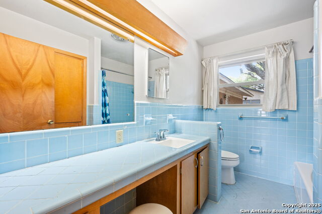 Image 16 of 24 For 711 Oban  