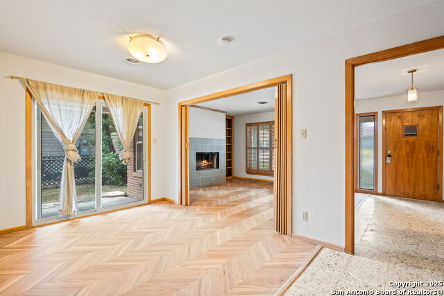 Image 6 of 24 For 711 Oban  