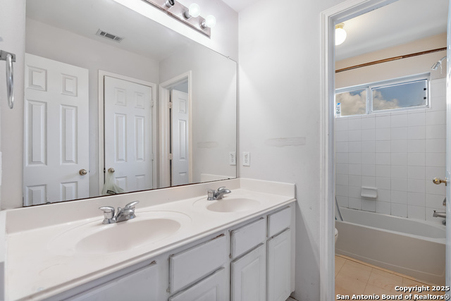 Listing photo id 11 for 14727 Arbor Trace