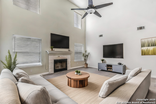 Listing photo id 15 for 14727 Arbor Trace