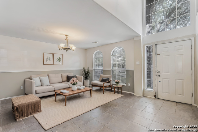 Listing photo id 6 for 14727 Arbor Trace