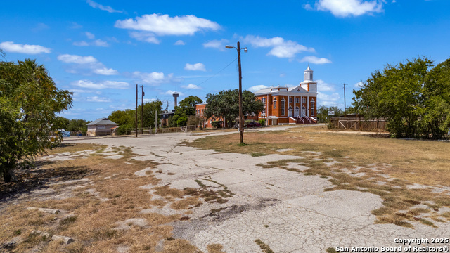 Listing photo id 9 for 618 Piedmont