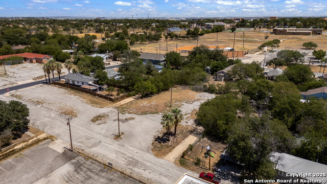 Listing photo id 2 for 618 Piedmont