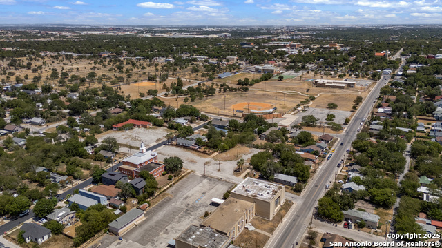 Listing photo id 5 for 618 Piedmont